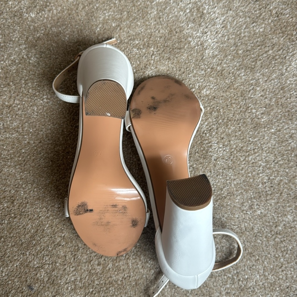 Heels - Picture 4 of 4